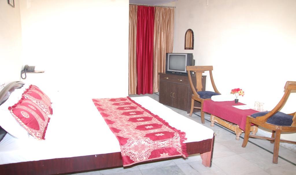 Hotel Arsh International Nainital Habitación foto